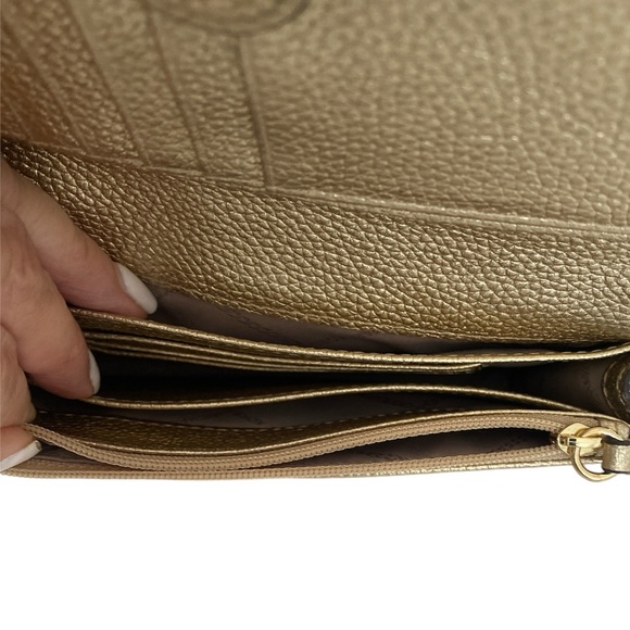 Michael Kors Jet Set Metallic Crossbody - Picture 6 of 14